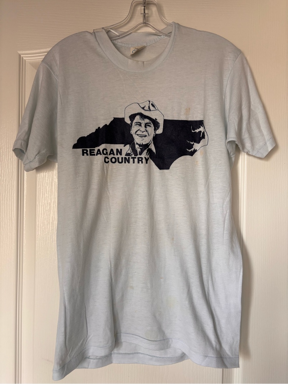 Vintage Ronald Reagan T-Shirt NC outline “Reagan country” *stained* size large